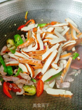豆干炒肉的做法步骤：6