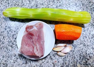 肉末盖莴笋丝的做法步骤：1
