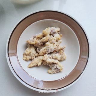小酥肉蒸土豆的做法步骤：1