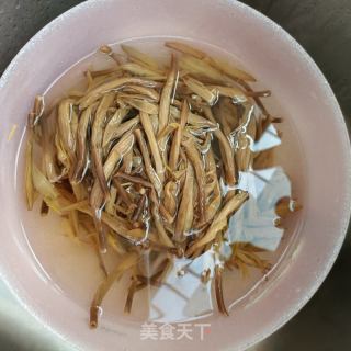 鸡胸肉炒黄花菜的做法步骤：3
