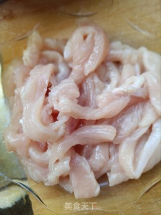 鸡胸肉炒黄花菜的做法步骤：5