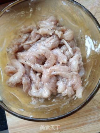 鸡胸肉炒黄花菜的做法步骤：10