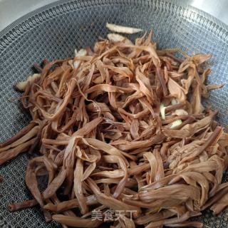 鸡胸肉炒黄花菜的做法步骤：15