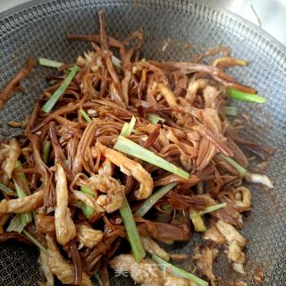 鸡胸肉炒黄花菜的做法步骤：20