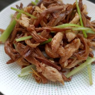 鸡胸肉炒黄花菜的做法步骤：21