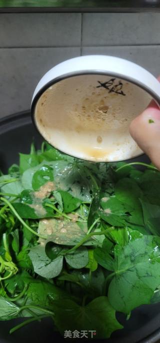腐乳汁炒番薯叶的做法步骤：5