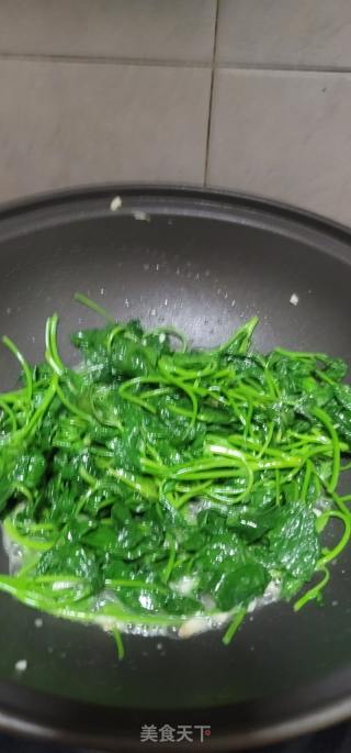 腐乳汁炒番薯叶的做法步骤：7