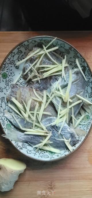 蒸南鲳鱼干的做法步骤：3