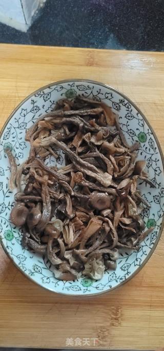 瘦肉蒸鹿茸菇的做法步骤：3