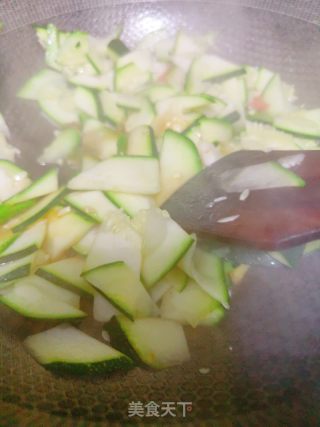 炒西葫芦的做法步骤：6