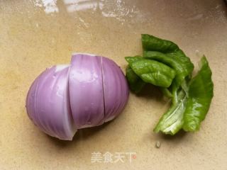 螺丝椒洋葱炒驴肉的做法步骤：2