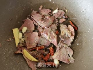螺丝椒洋葱炒驴肉的做法步骤：5