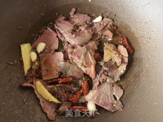 螺丝椒洋葱炒驴肉的做法步骤：6