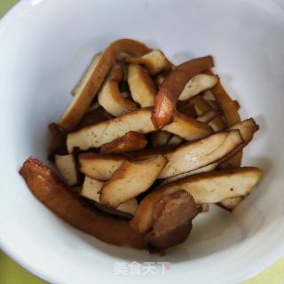 香干翻炒圆椒的做法步骤：3