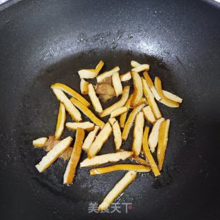 香干翻炒圆椒的做法步骤：4