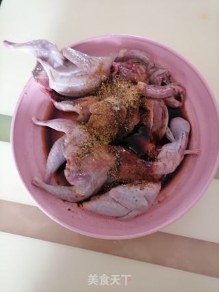 烤鹌鹑的做法步骤：1