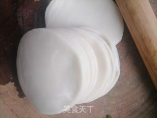 饺子皮葱油饼的做法步骤：1