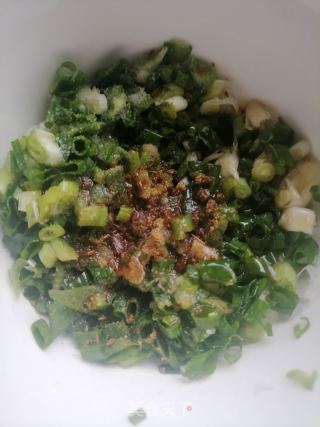 饺子皮葱油饼的做法步骤：3