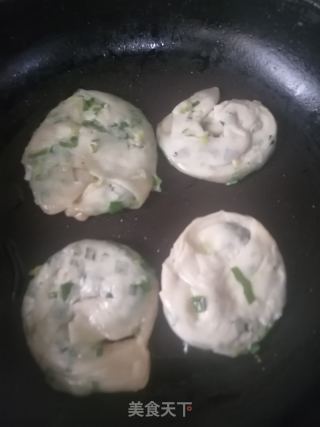 饺子皮葱油饼的做法步骤：9