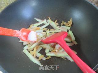 榨菜丝炒西瓜皮的做法步骤：6