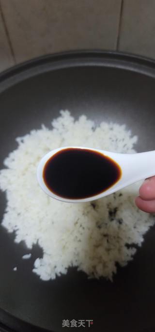 酱油炒饭的做法步骤：5