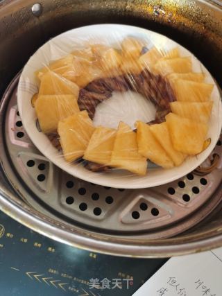 醪糟哈密瓜蒸川味香肠的做法步骤：3