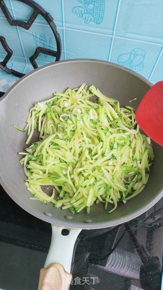 青炒南瓜丝的做法步骤：9