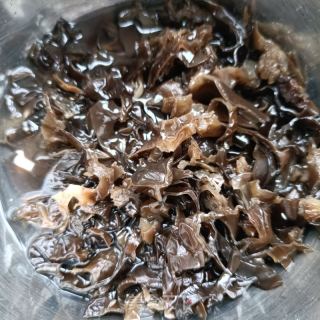 金针菇拌木耳的做法步骤：2