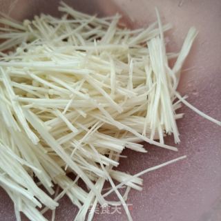 金针菇拌木耳的做法步骤：3