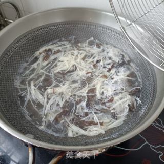 金针菇拌木耳的做法步骤：6