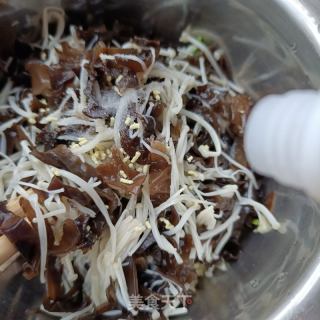 金针菇拌木耳的做法步骤：12