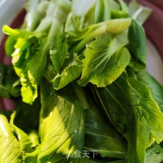 鸡蛋炒青菜菌菇的做法步骤：1