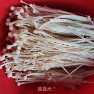 鸡蛋炒青菜菌菇的做法步骤：2