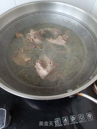 柳树菇鸽子汤的做法步骤：4