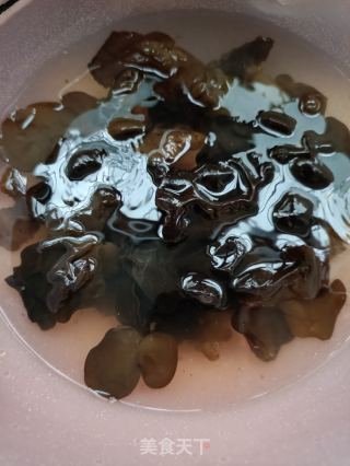 金针菇参苗拌鸽胸肉的做法步骤：1