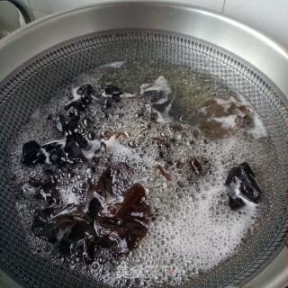 金针菇参苗拌鸽胸肉的做法步骤：2