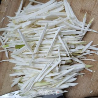 茭白炒三丝的做法步骤：2