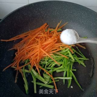 茭白炒三丝的做法步骤：10