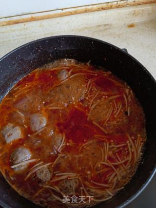 火锅肉丸子煮苕粉的做法步骤：5