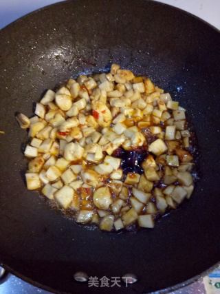 杏鲍菇炒鸡丁的做法步骤：7