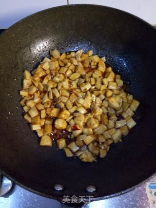 杏鲍菇炒鸡丁的做法步骤：8