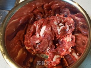 水煮牛肉片的做法步骤：1