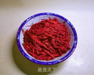 瘦肉丝炒红菜头的做法步骤：1