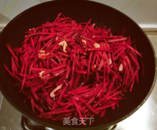 瘦肉丝炒红菜头的做法步骤：7