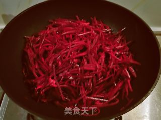 瘦肉丝炒红菜头的做法步骤：8