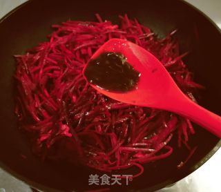 瘦肉丝炒红菜头的做法步骤：10