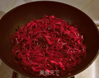 瘦肉丝炒红菜头的做法步骤：12