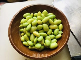 毛豆蒸腊肉的做法步骤：1