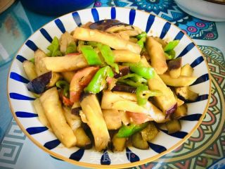 辣椒西红柿炒茄子的做法