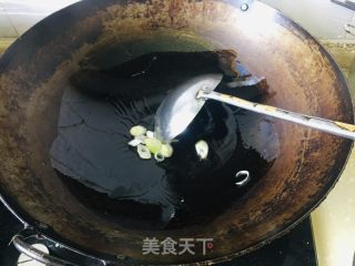 辣椒西红柿炒茄子的做法步骤：1